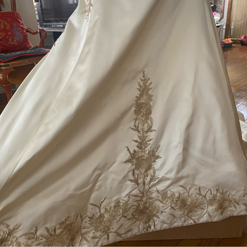Reem Acra Ivory Satin Bridal Gown with Gold Embroidery and Long Train - Picture 13 of 17